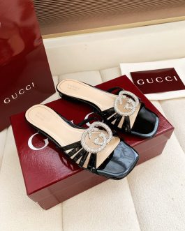 Gucci Buty, sandaly klapki, skora