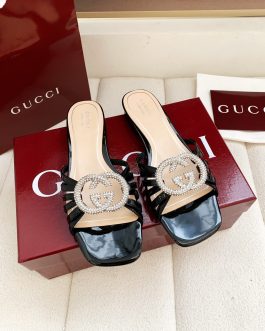 Gucci Buty, sandaly klapki, skora