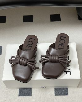 Loewe Buty, sandaly klapki, skora