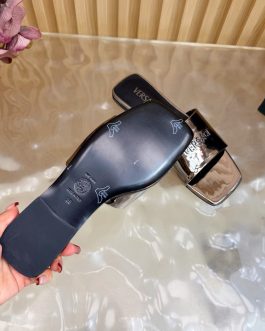 Versace Buty, sandaly klapki, skora