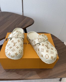 Louis Vuitton Buty, sandaly klapki, skora