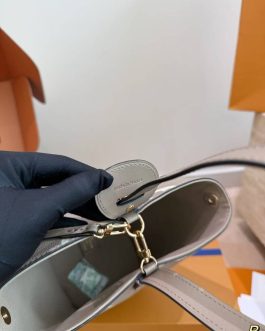 Torebka damska elegancka Louis Vuitton All in BB, skóra