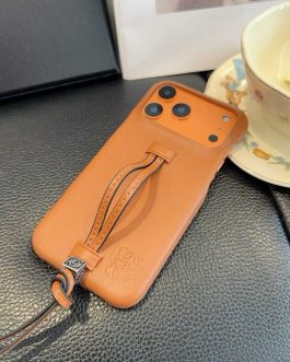 Etui na telefon Loewe, pokrowec obudowa okladka Prada prezent