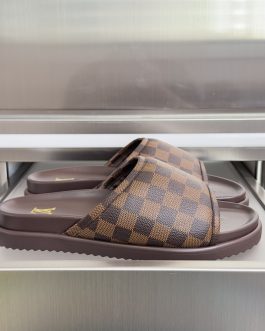 Louis Vuitton Buty, sandaly klapki, skora