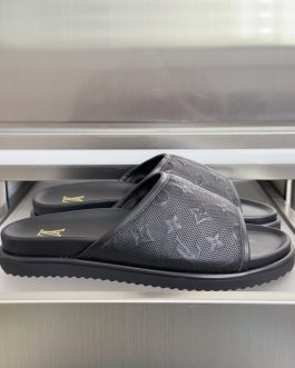 Louis Vuitton Buty, sandaly klapki, skora