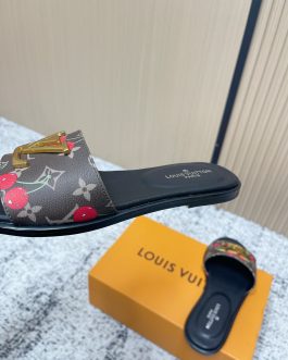 Louis Vuitton Buty, sandaly klapki, skora
