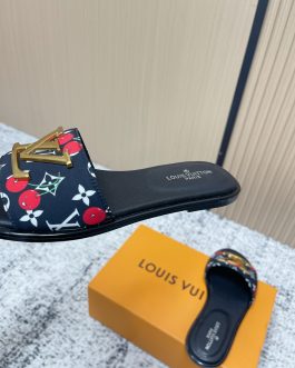 Louis Vuitton Buty, sandaly klapki, skora
