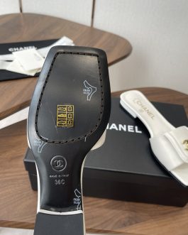 Chanel Buty, sandaly klapki, skora