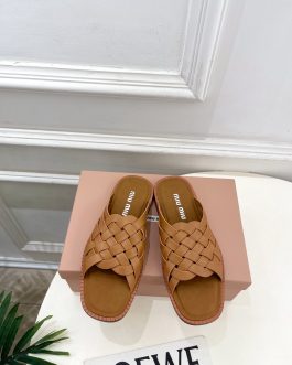 Miu Miu Buty, sandaly klapki, skora