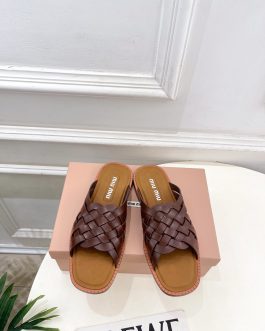 Miu Miu Buty, sandaly klapki, skora