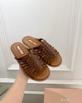 Miu Miu Buty, sandaly klapki, skora