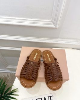 Miu Miu Buty, sandaly klapki, skora