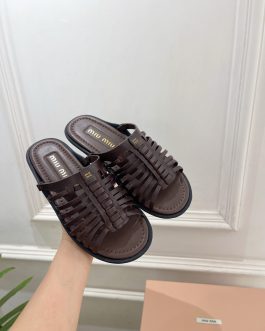 Miu Miu Buty, sandaly klapki, skora