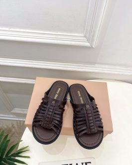 Miu Miu Buty, sandaly klapki, skora