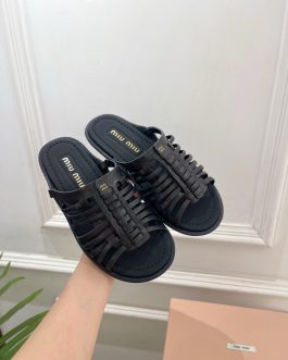 Miu Miu Buty, sandaly klapki, skora