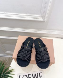 Miu Miu Buty, sandaly klapki, skora