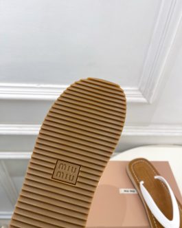 Miu Miu Buty, sandaly klapki, skora