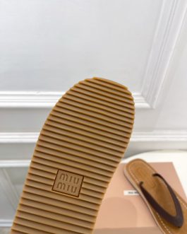 Miu Miu Buty, sandaly klapki, skora