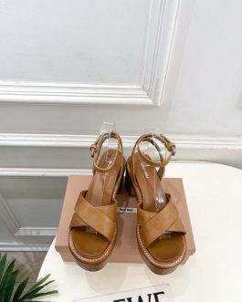 Miu Miu Buty, sandaly klapki, skora