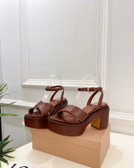 Miu Miu Buty, sandaly klapki, skora