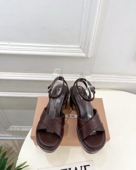 Miu Miu Buty, sandaly klapki, skora