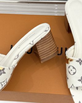 Louis Vuitton Buty, sandaly klapki, skora