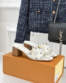Louis Vuitton Buty, sandaly klapki, skora