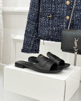 Prada Buty, sandaly klapki, skora