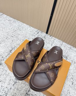 Louis Vuitton Buty, sandaly klapki, skora