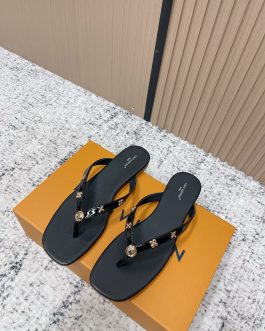 Louis Vuitton Buty, sandaly klapki, skora