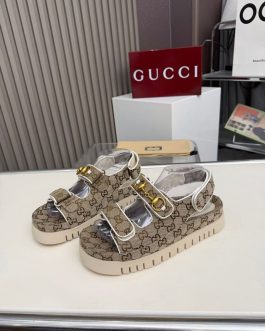 Gucci Buty, sandaly klapki, skora