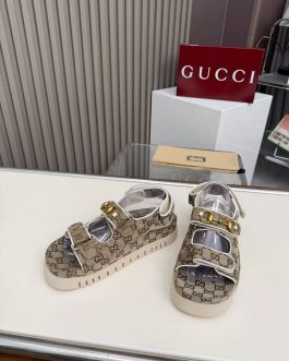 Gucci Buty, sandaly klapki, skora